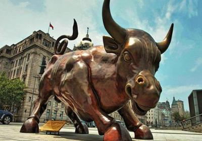 在牛市，投资者是持股待涨好还是做波段好?